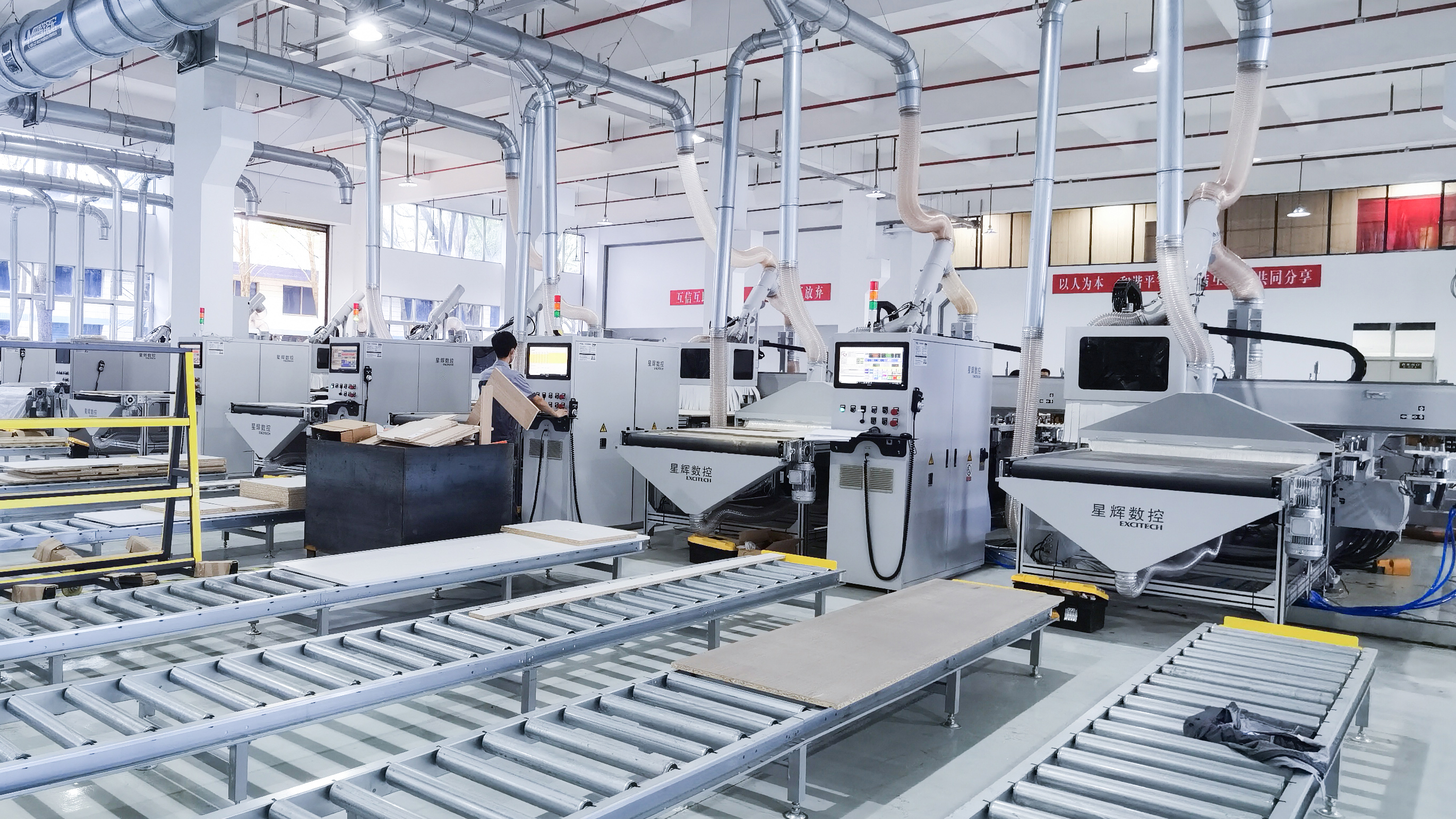 Anong cnc machine ang kailangan ng customized furniture factory?