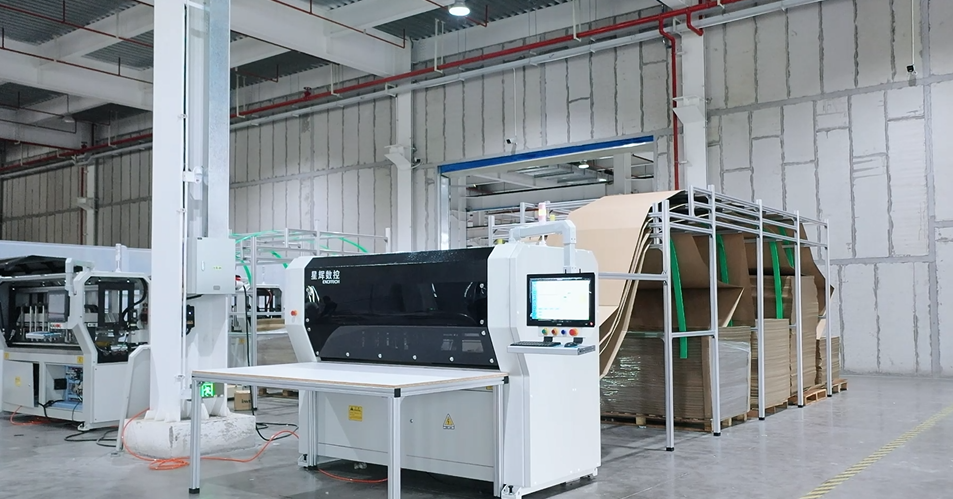 Cardboard Cutting Machine na Espesyal na Binuo para sa Furniture Sheet Packaging.